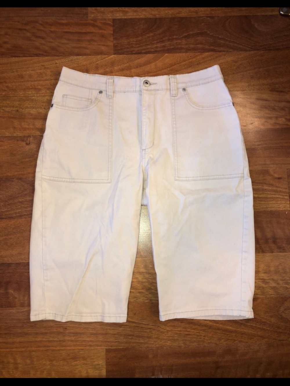 cargo capri shorts / Gloria Vanderbilt White Men's Jean Shorts